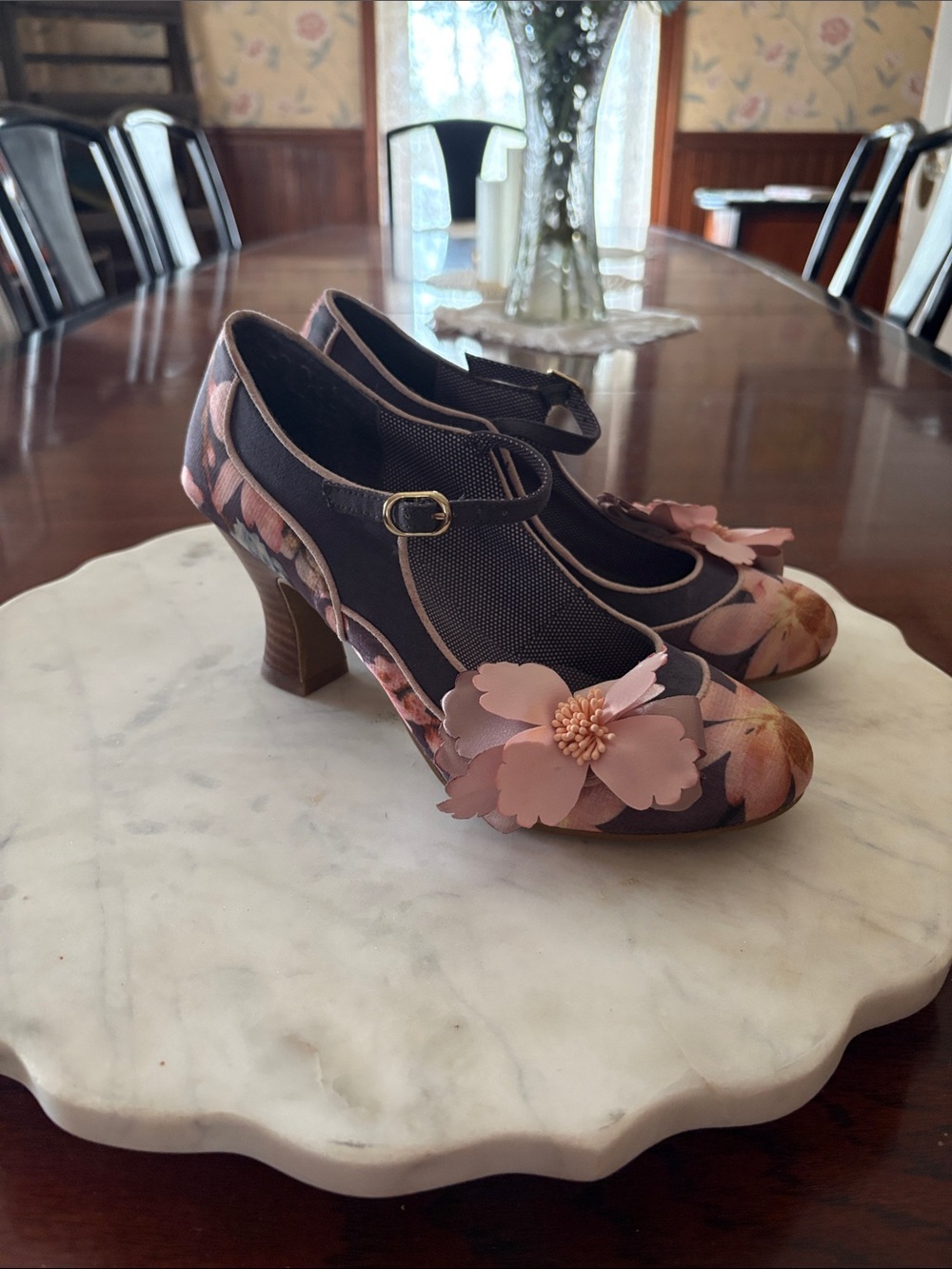 Mary Jane Floral Accent Heeled Pumps in Pink and Brown